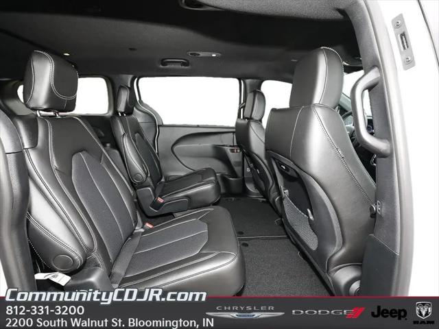 2026 Chrysler Pacifica Select AWD