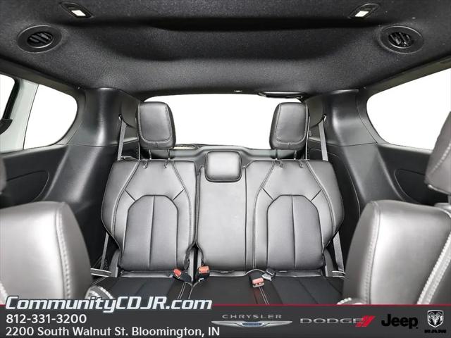2026 Chrysler Pacifica Select AWD