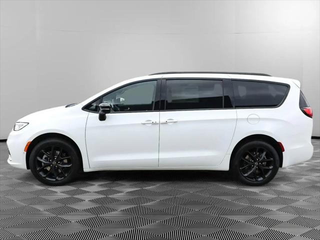 2026 Chrysler Pacifica Select AWD