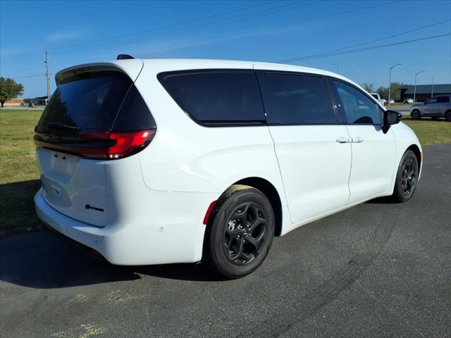 2024 Chrysler Pacifica Hybrid S Appearance Pkg