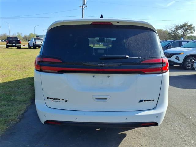2024 Chrysler Pacifica Hybrid S Appearance Pkg