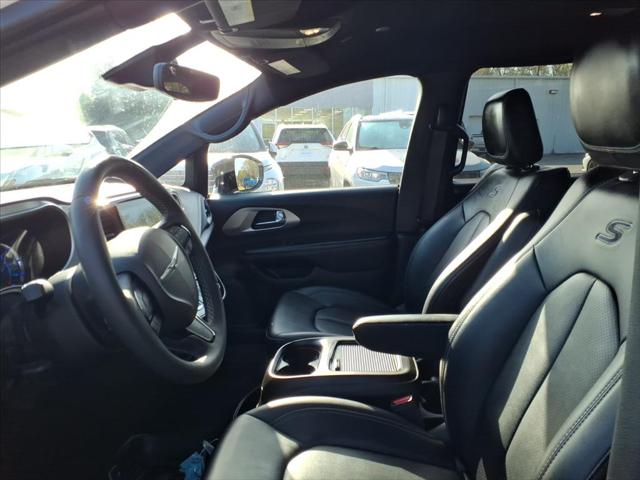 2024 Chrysler Pacifica Hybrid S Appearance Pkg