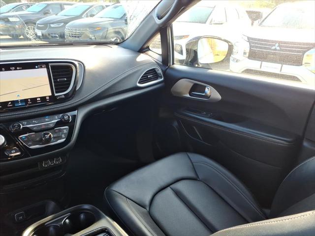 2024 Chrysler Pacifica Hybrid S Appearance Pkg