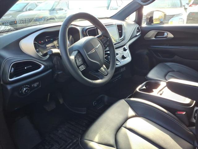 2024 Chrysler Pacifica Hybrid S Appearance Pkg