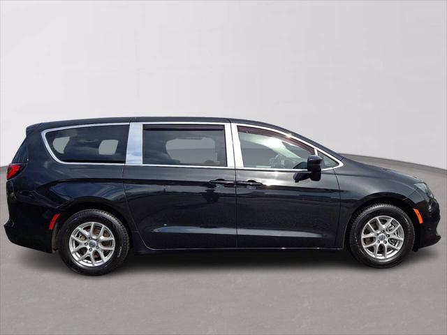 2024 Chrysler Voyager LX