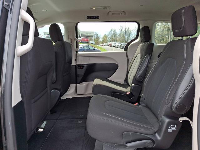2024 Chrysler Voyager LX
