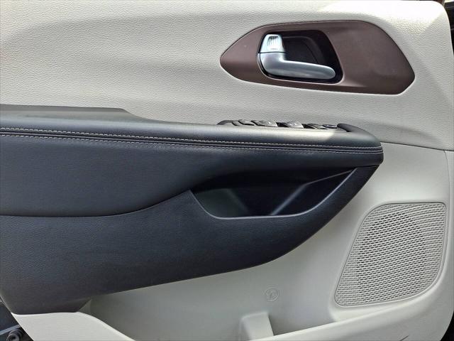 2024 Chrysler Voyager LX