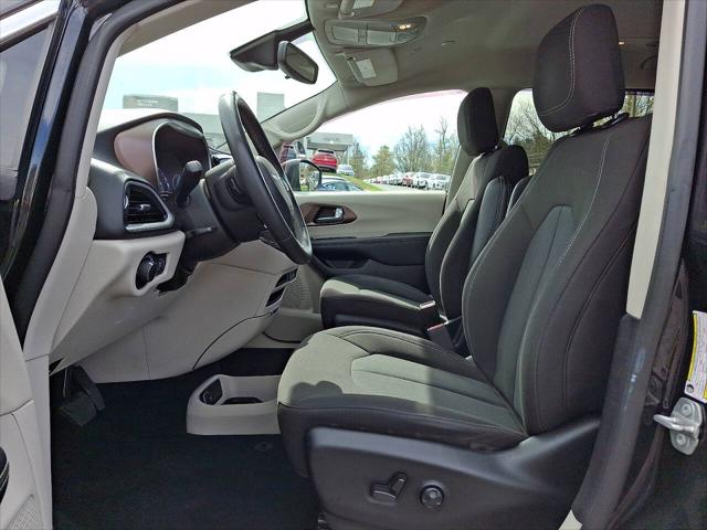 2024 Chrysler Voyager LX