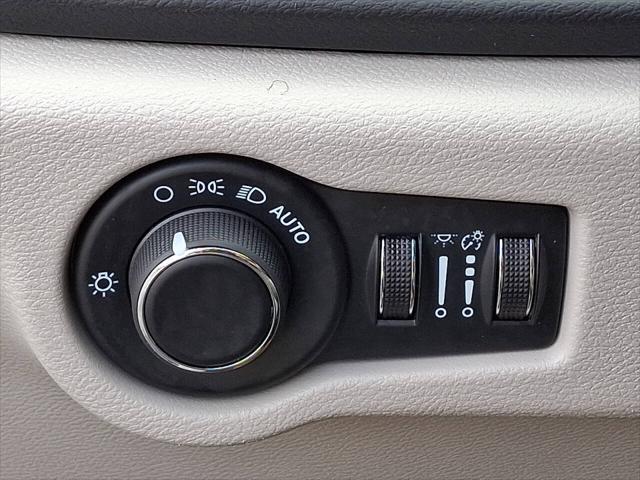 2024 Chrysler Voyager LX