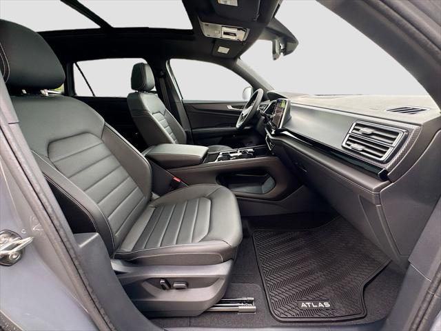2026 Volkswagen Atlas Cross Sport SEL R-Line Black
