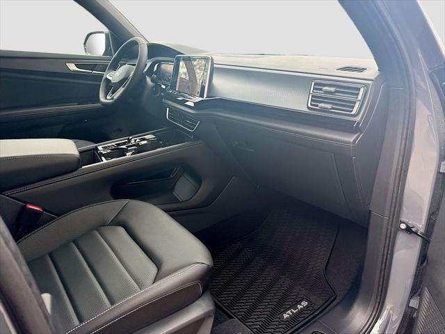 2026 Volkswagen Atlas Cross Sport SEL R-Line Black