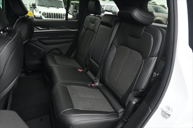 2026 Jeep Grand Cherokee Altitude 4x2