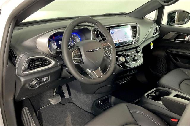 New 2026 Chrysler Pacifica Select For Sale in Millington, TN