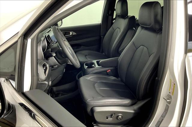 New 2026 Chrysler Pacifica Select For Sale in Millington, TN