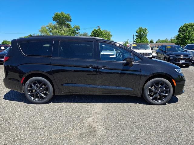 2026 Chrysler Pacifica Limited AWD