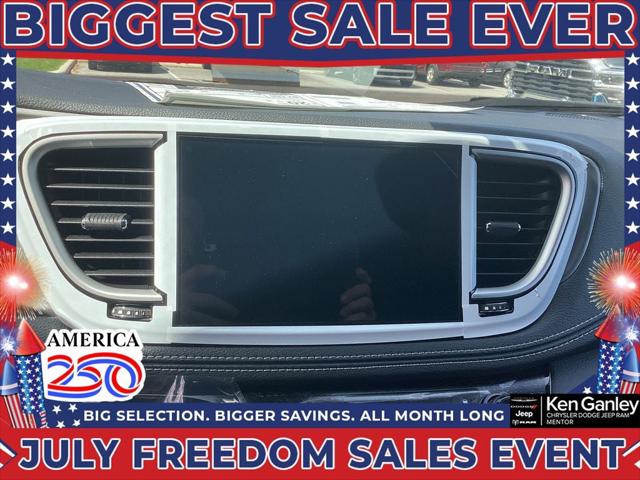 2026 Chrysler Pacifica Select AWD