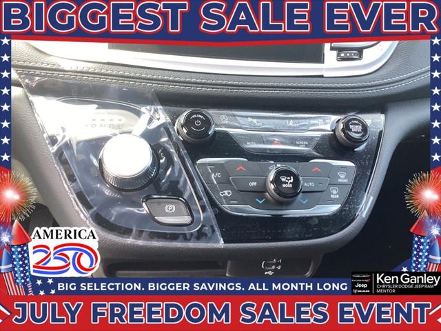 2026 Chrysler Pacifica Select AWD