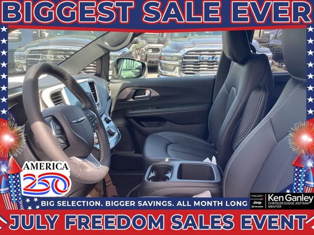 2026 Chrysler Pacifica Select AWD