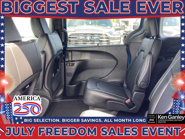 2026 Chrysler Pacifica Select AWD