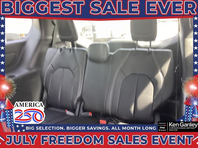 2026 Chrysler Pacifica Select AWD