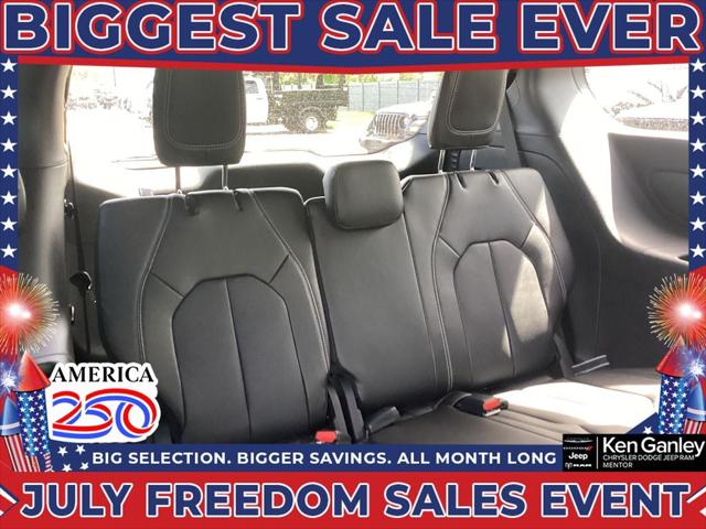 2026 Chrysler Pacifica Select AWD