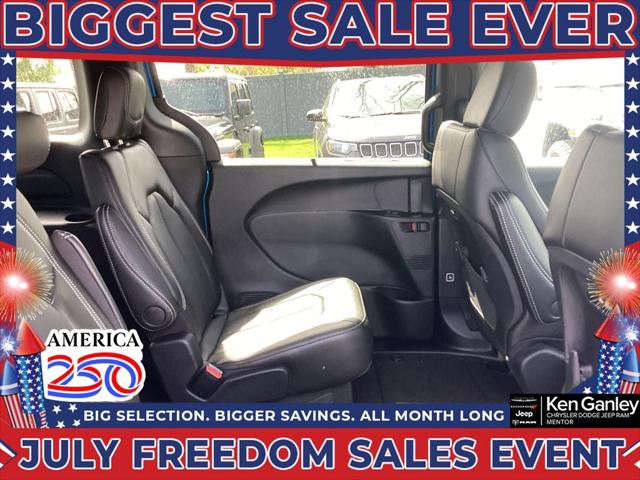 2026 Chrysler Pacifica Select AWD