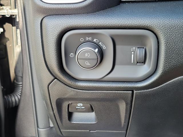 2026 Ram 1500 Express Crew Cab 4x4 57 Box