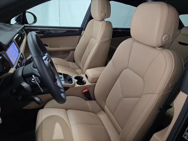 2025 Porsche Macan Unknown