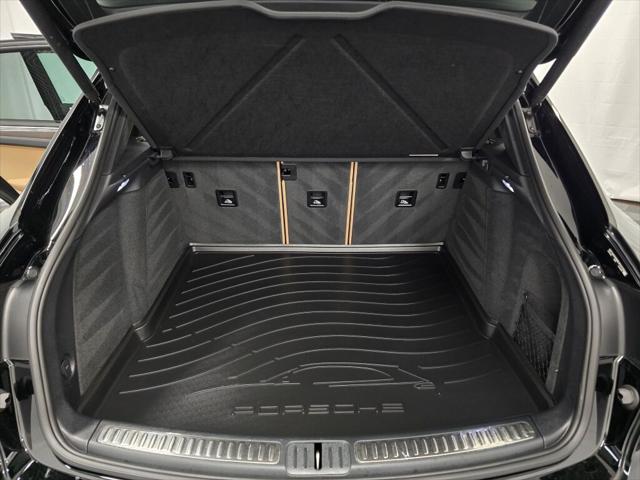 2025 Porsche Macan Unknown