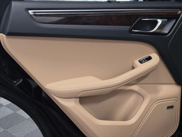 2025 Porsche Macan Unknown