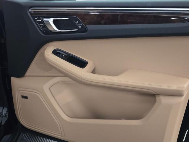 2025 Porsche Macan Unknown