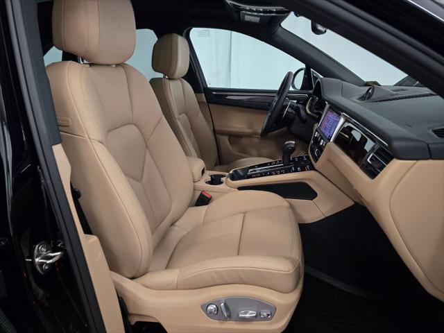 2025 Porsche Macan Unknown