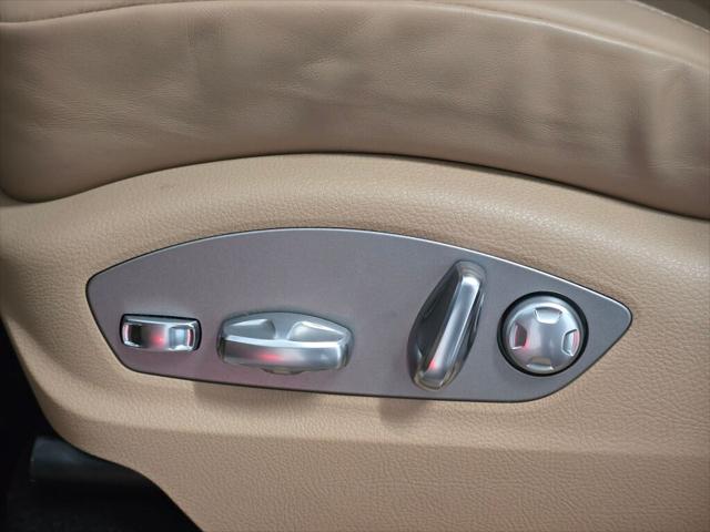 2025 Porsche Macan Unknown