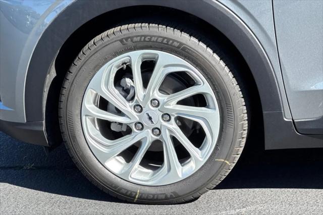 2027 Chevrolet Bolt LT FWD
