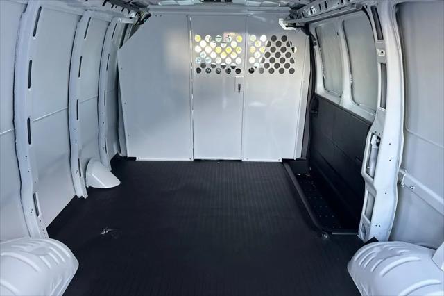 2025 Chevrolet Express Cargo Van RWD 2500 Regular Wheelbase WT