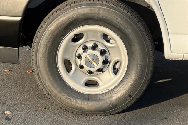 2025 Chevrolet Express Cargo Van RWD 2500 Regular Wheelbase WT