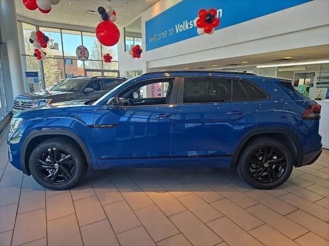 2025 Volkswagen Atlas Cross Sport 2.0T SEL R-Line Black