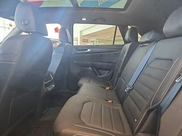2025 Volkswagen Atlas Cross Sport 2.0T SEL R-Line Black