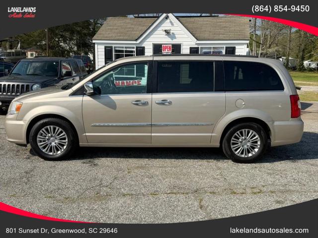2016 Chrysler Town & Country Touring-L Anniversary Edition