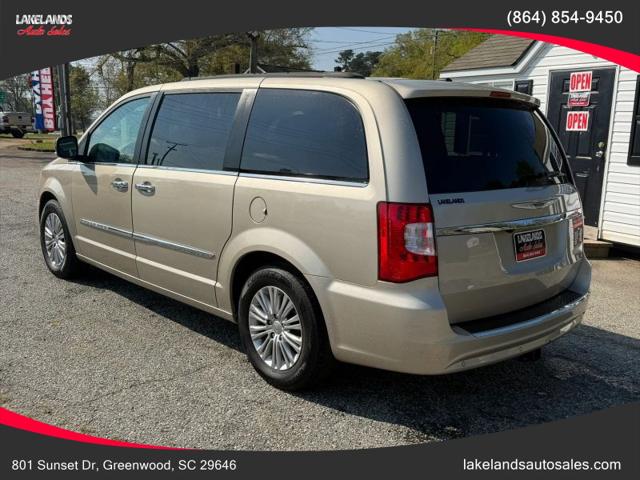 2016 Chrysler Town & Country Touring-L Anniversary Edition