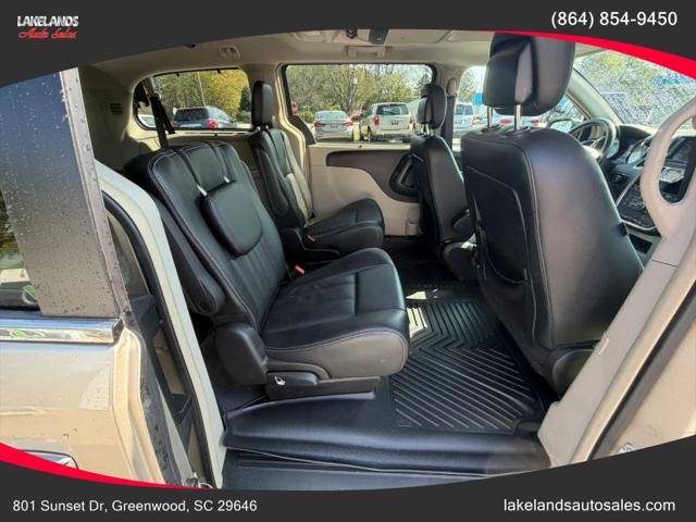 2016 Chrysler Town & Country Touring-L Anniversary Edition