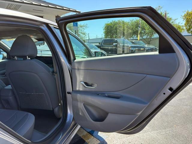 2025 Hyundai Elantra SEL Convenience
