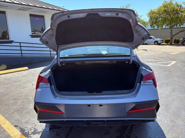 2025 Hyundai Elantra SEL Convenience