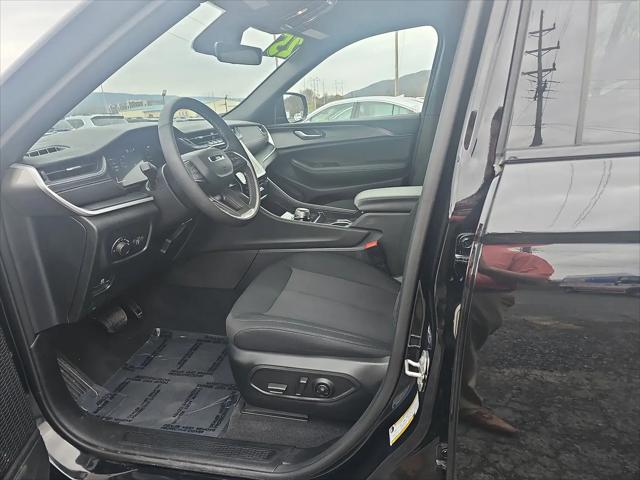 2025 Jeep Grand Cherokee Laredo X 4x4