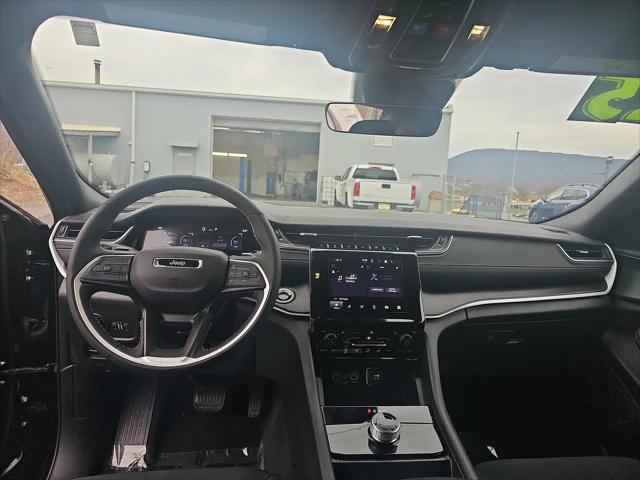 2025 Jeep Grand Cherokee Laredo X 4x4