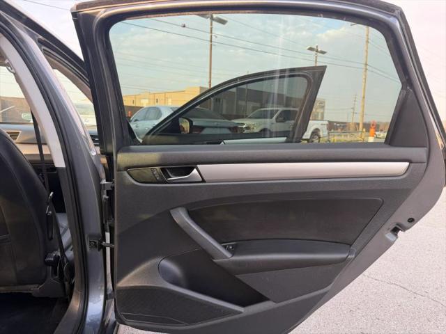 2013 Volkswagen Passat 2.5L Wolfsburg Edition