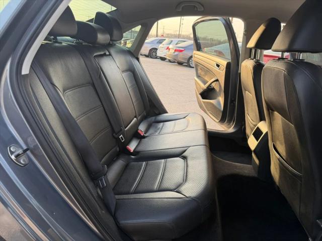 2013 Volkswagen Passat 2.5L Wolfsburg Edition
