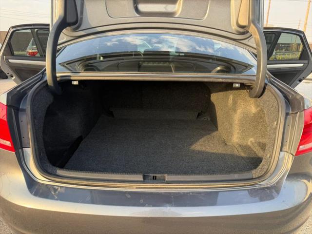 2013 Volkswagen Passat 2.5L Wolfsburg Edition
