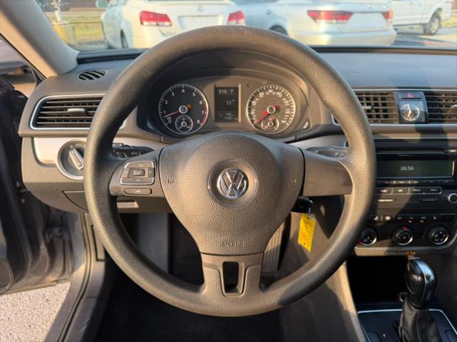 2013 Volkswagen Passat 2.5L Wolfsburg Edition