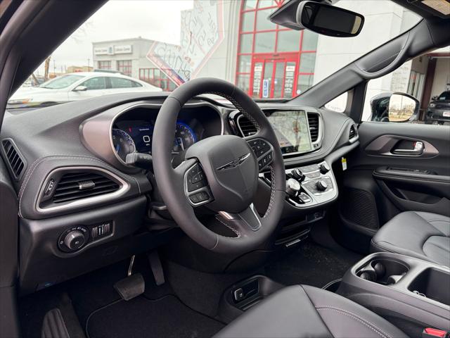 2026 Chrysler Pacifica Select AWD